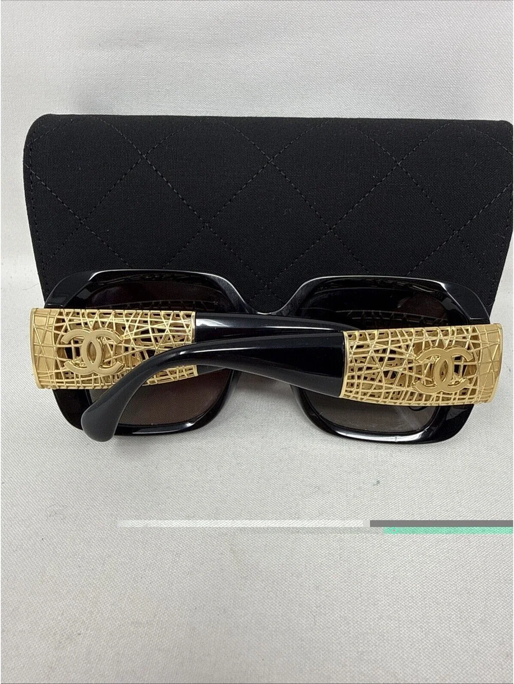 CHANEL CH 5532 Polarized Sunglasses  Black Frame Brown Gradient Lens - Auth  NIB